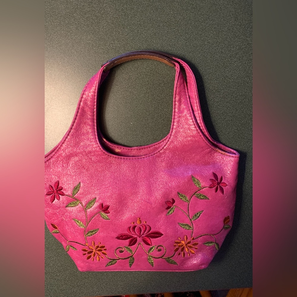 Cute hand held spring purse.